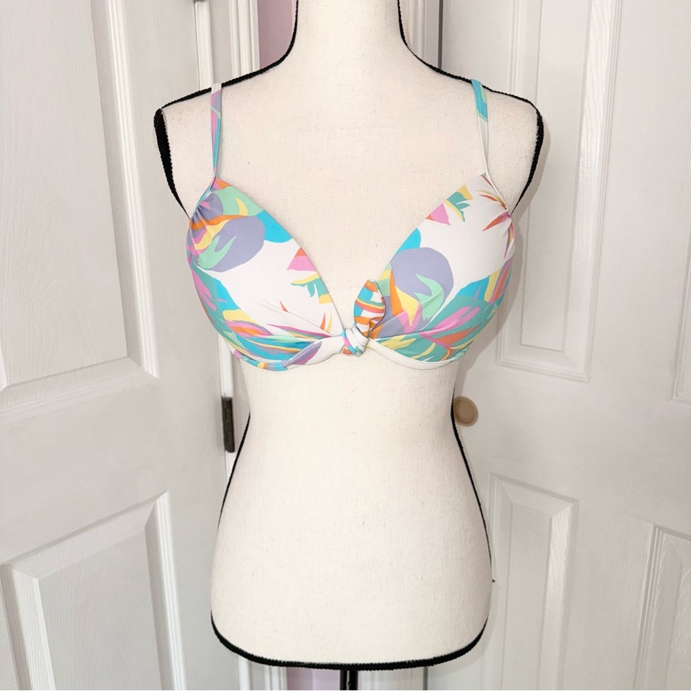 So pastel floral swim bikini top w/back hook closure, shoulder straps, sz large